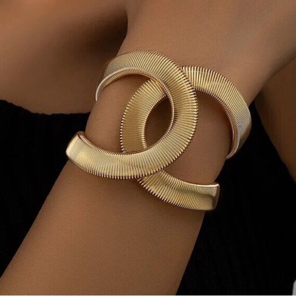 New Wide Cuff Gold Tone Bangle Bracelet Snake Design Oval Hinged Woman’s - Picture 2 of 4